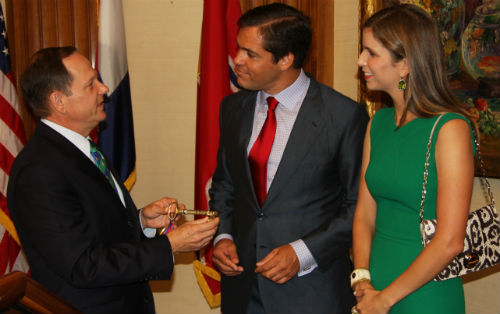 Mayor Francis Slay presents key to HRH Prince Louis de Bourbon and Princess Marie-Marguerite on Saturday, Aug. 23, 2014.