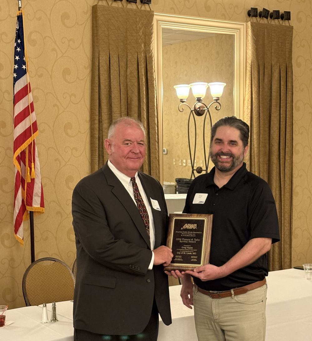 Greg Hayes receiving APWA award