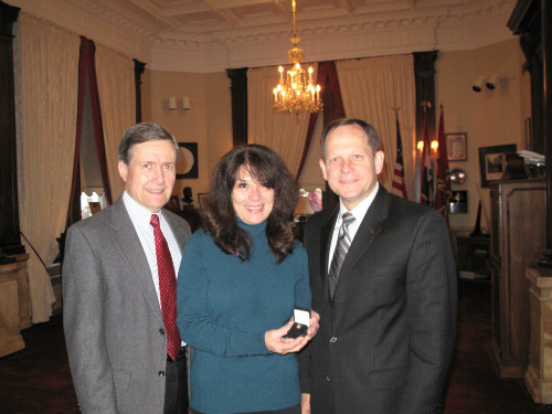 Claudia Roe receives 40-year service pin from Mayor Slay