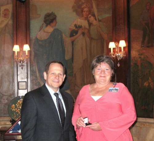 Mayor Slay presents 40-year pin to Linda Wessels